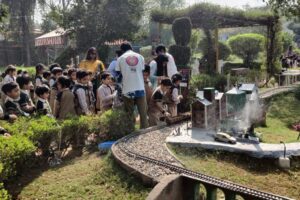 Students of KG and class 1 visited to the Never Enuf Railway Museum-4